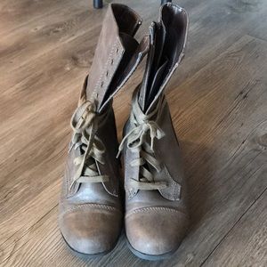 Brown tie up boot!